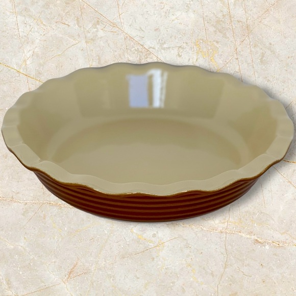 Emile Henry 10” Round Ruffled-Edge Pie Plate Pie Dish - Picture 7 of 9